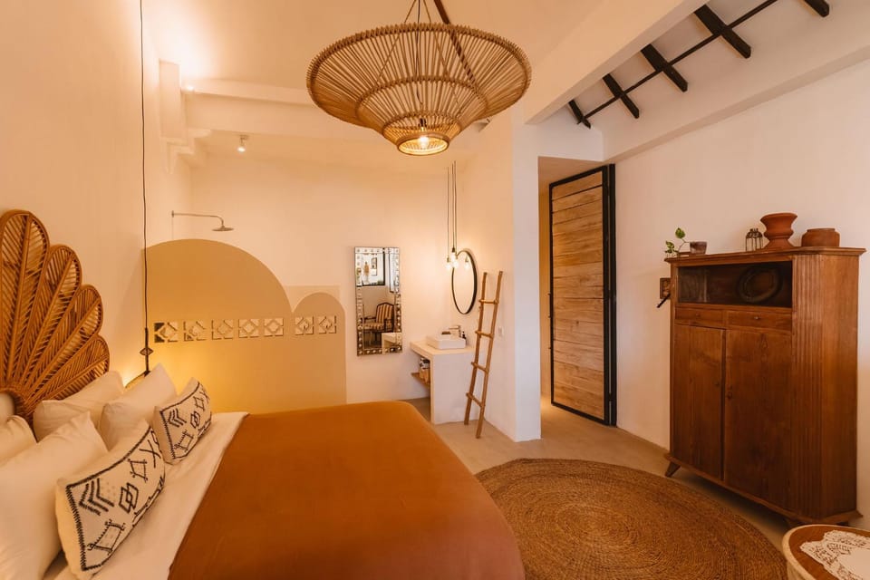 Bed, Bathroom, Kitchen or kitchenette, Living room, Photo of the whole room, Seating area, Bedroom
