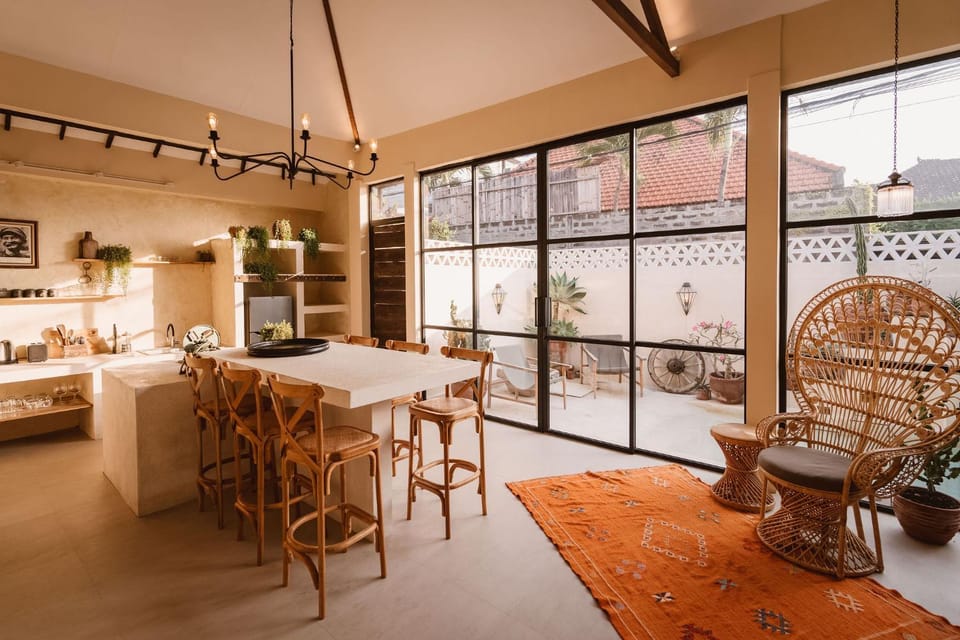 Kitchen or kitchenette, Living room, Seating area, Dining area