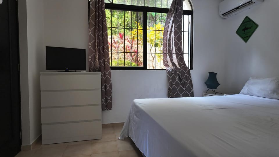 Bed, TV and multimedia, Bedroom, air conditioner