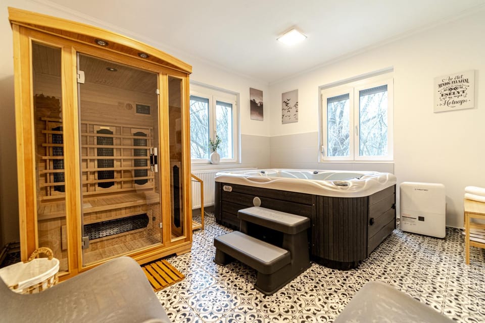 Sauna, Swimming pool, towels