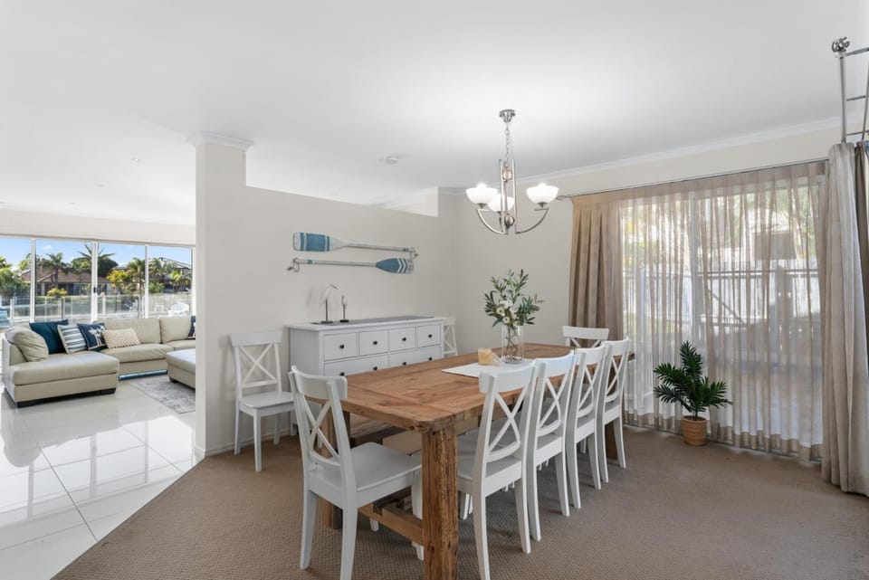 Seanna Blue: Relax & Indulge on the Canal House in Brisbane
