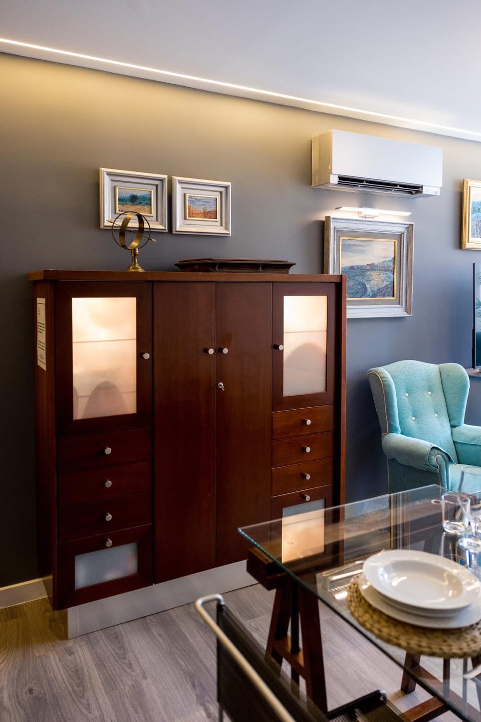 Dining area, wardrobe, air conditioner