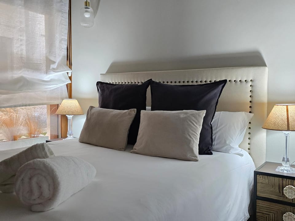 Bed, Photo of the whole room, Bedroom, soundproof, air conditioner, air conditioner