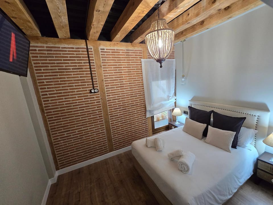 Bed, Photo of the whole room, Bedroom, soundproof, towels, wardrobe, air conditioner, air conditioner