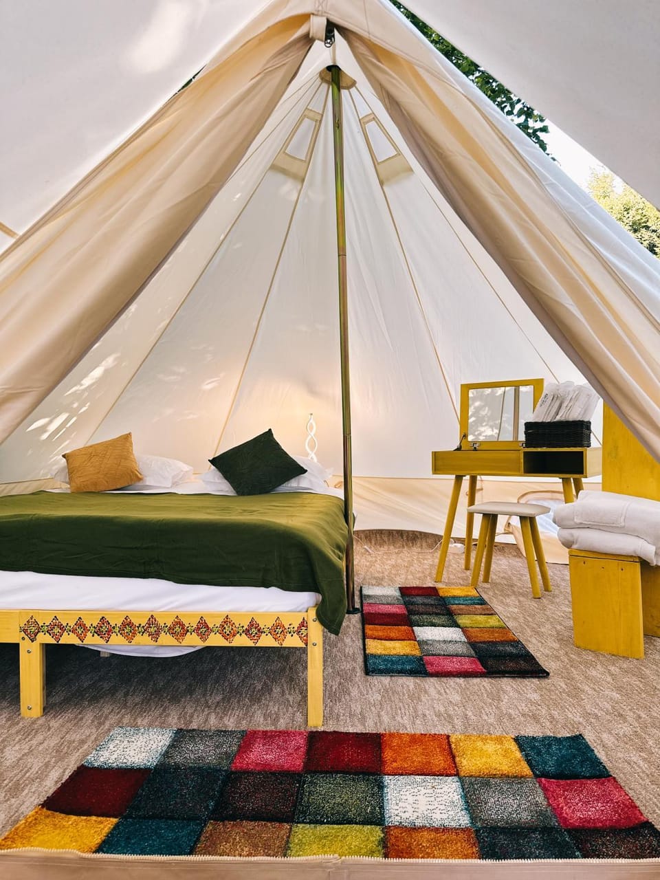 Bed, Photo of the whole room, Seating area, Bedroom