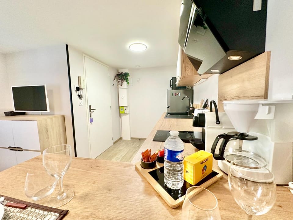 TV and multimedia, Coffee/tea facilities, Kitchen or kitchenette, Dining area, oven, stove