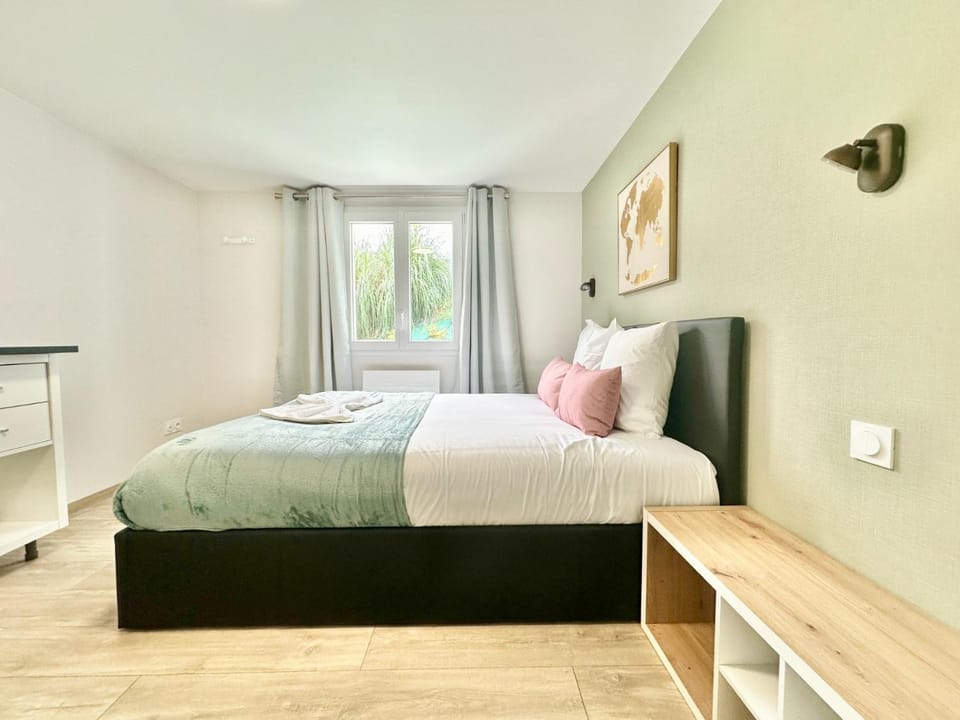 Bed, Bedroom