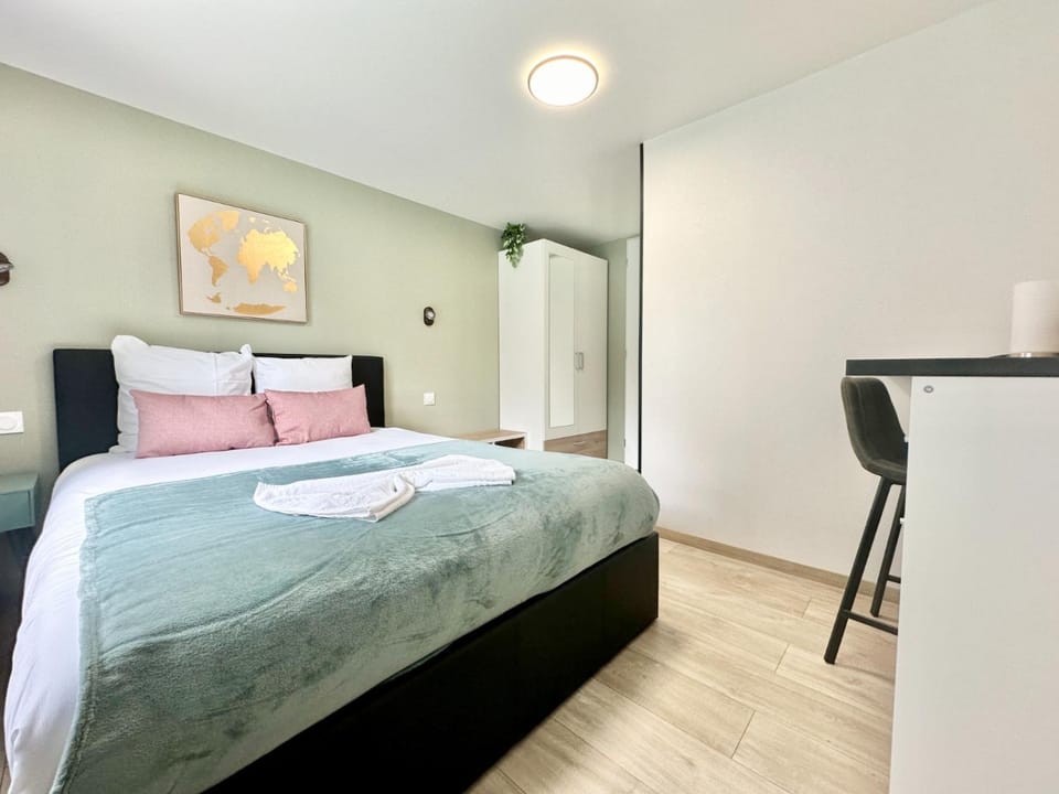 Bed, Bedroom