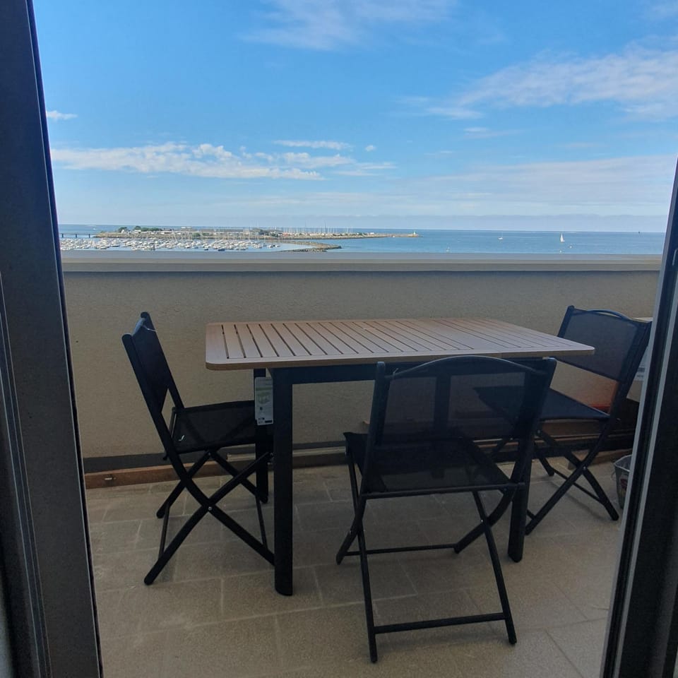 View (from property/room), Balcony/Terrace, Dining area