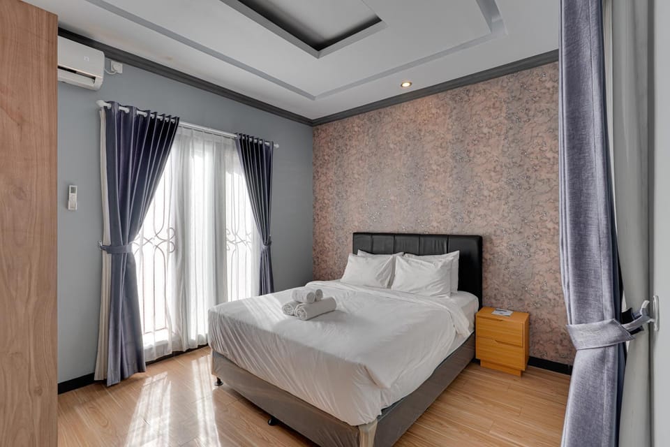 Bed, Bedroom, wardrobe, air conditioner