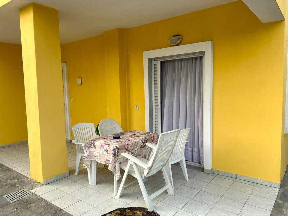 Patio, Balcony/Terrace, Seating area, Dining area