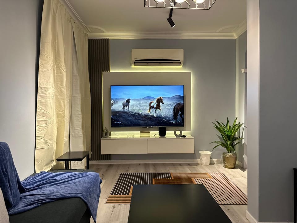 Living room, Seating area, Evening entertainment