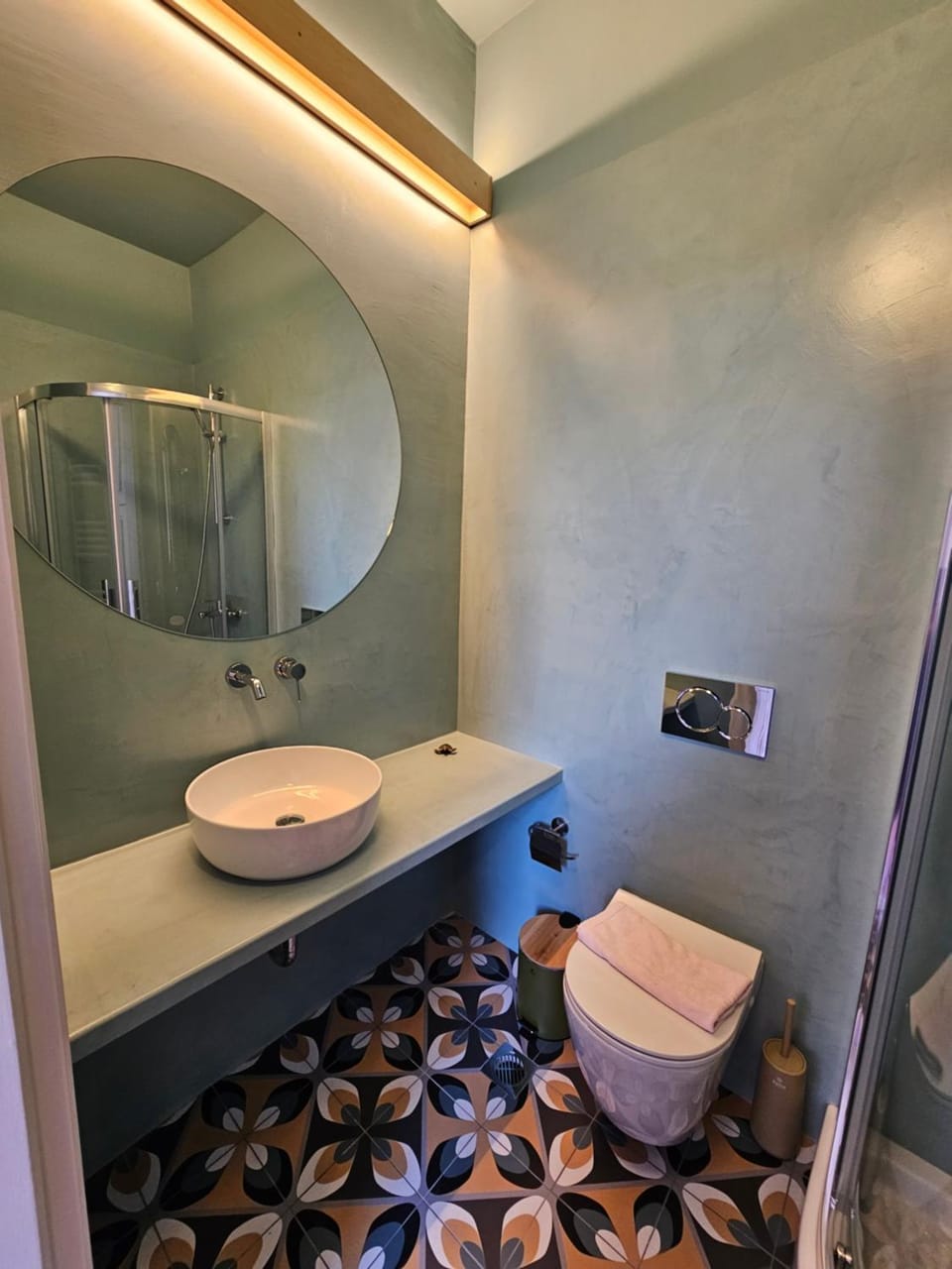 Shower, Toilet, Bathroom, towels