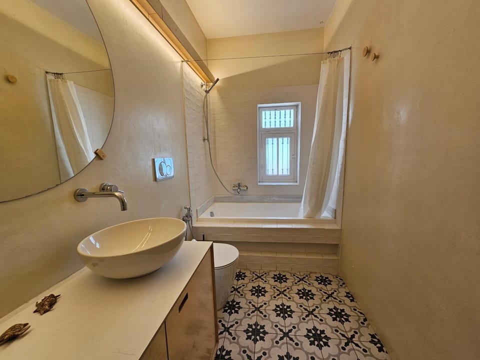 Shower, Toilet, Bathroom, Bath