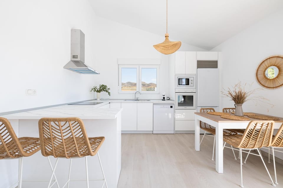 Kitchen or kitchenette, Dining area, dishwasher, stove