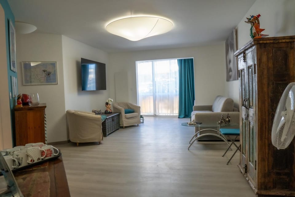 T2! 3 ou 4 personnes centre ville neuf avec garage Apartment in Sanary-sur-Mer