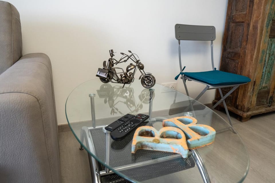 T2! 3 ou 4 personnes centre ville neuf avec garage Apartment in Sanary-sur-Mer
