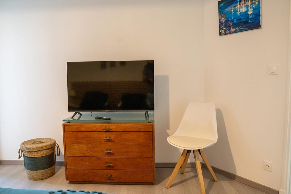 T2! 3 ou 4 personnes centre ville neuf avec garage Apartment in Sanary-sur-Mer