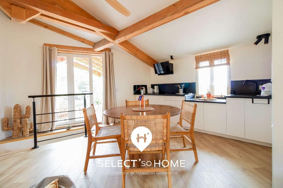 Kitchen or kitchenette, Dining area, pet friendly, stove