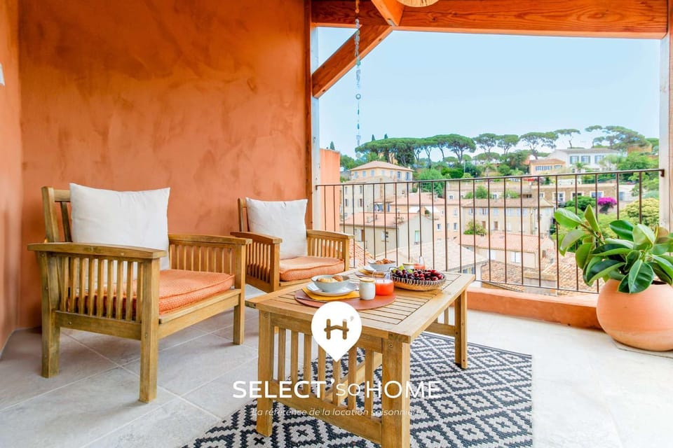 Property building, Day, View (from property/room), Balcony/Terrace, Dining area