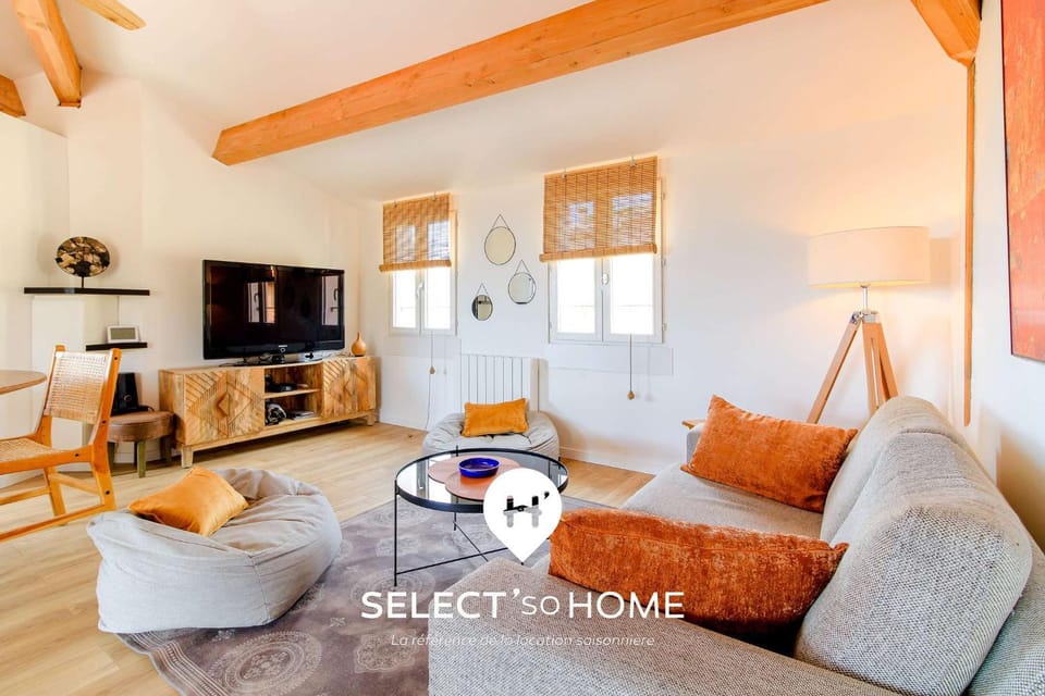 Communal lounge/ TV room, TV and multimedia, Living room, Seating area