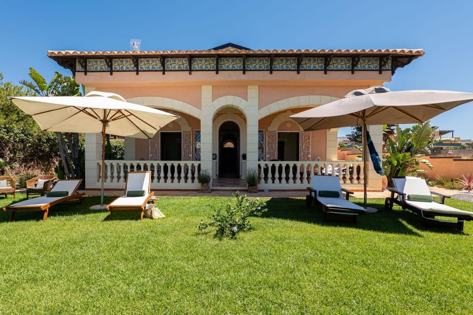 Property building, Patio, Other, sunbed