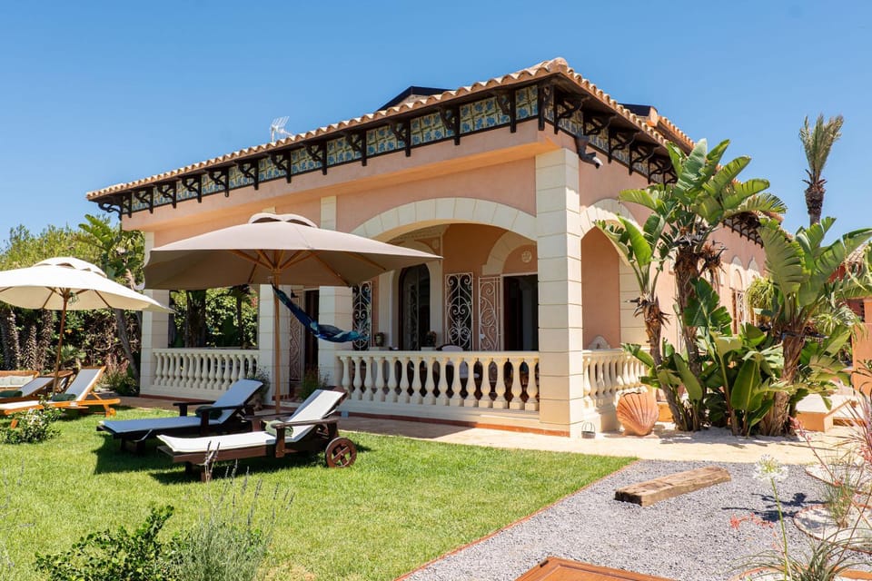 Property building, Patio, Garden, Other, sunbed