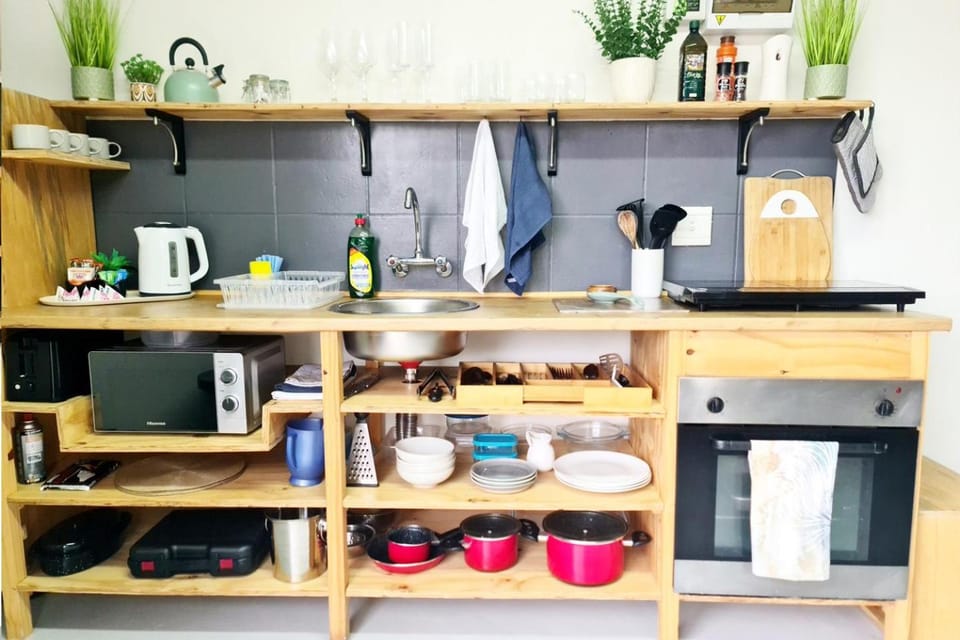 Coffee/tea facilities, Kitchen or kitchenette, oven, toaster