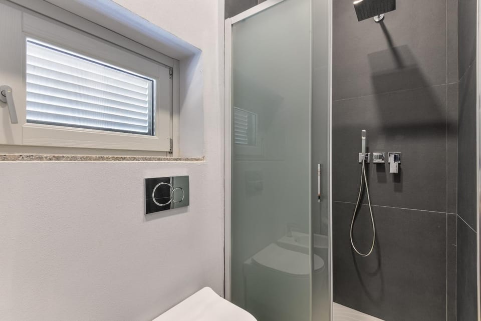 Bathroom, Living room