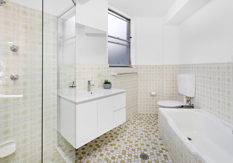 Shower, Toilet, Bathroom, Bath