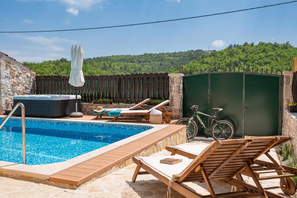 Patio, Day, Natural landscape, Mountain view, Pool view, Swimming pool, sunbed