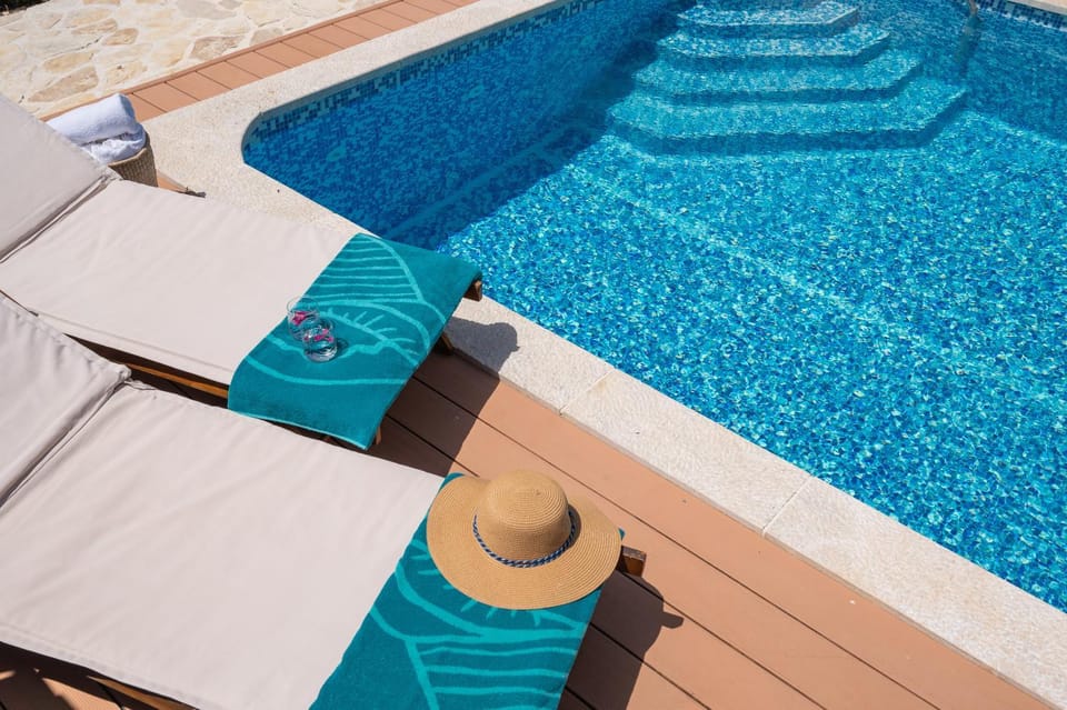 Day, Pool view, Swimming pool, sunbed