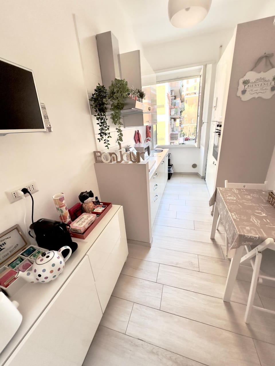 Kitchen or kitchenette