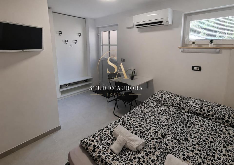 Bed, Dining area