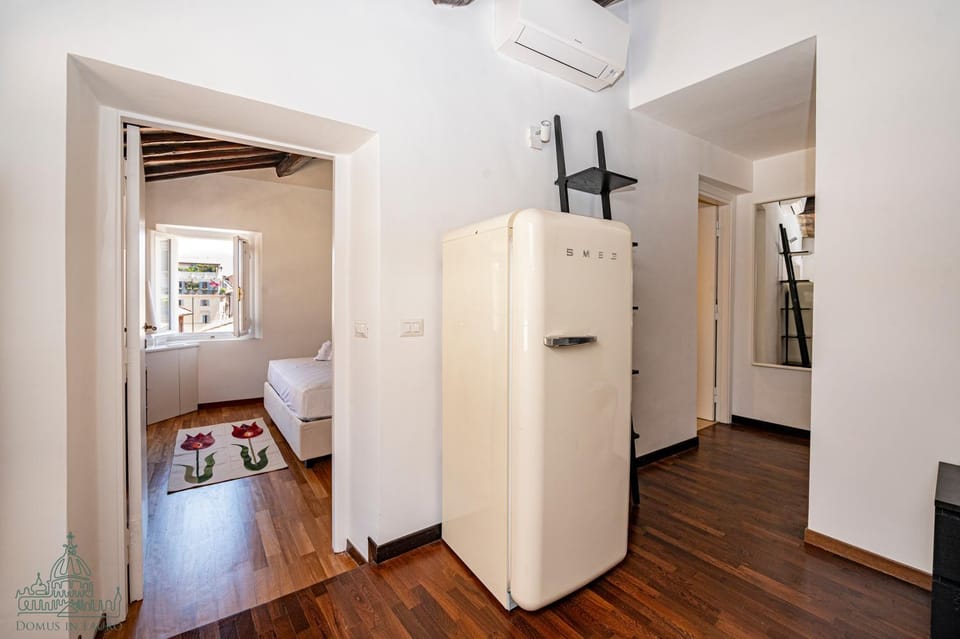 Bed, Living room, Photo of the whole room, air conditioner