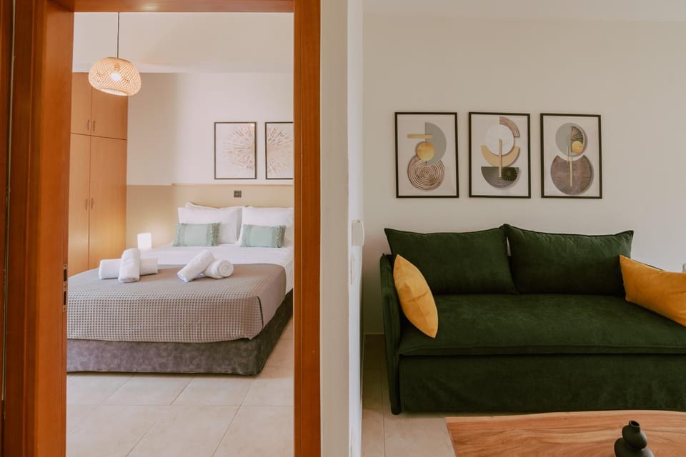 Bed, Seating area