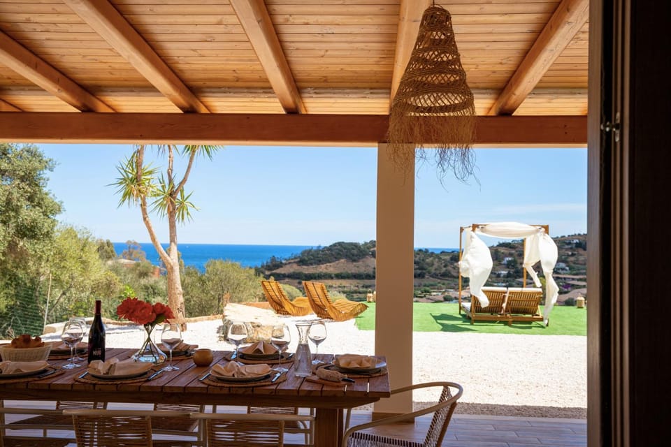 Natural landscape, Balcony/Terrace, Dining area, Sea view