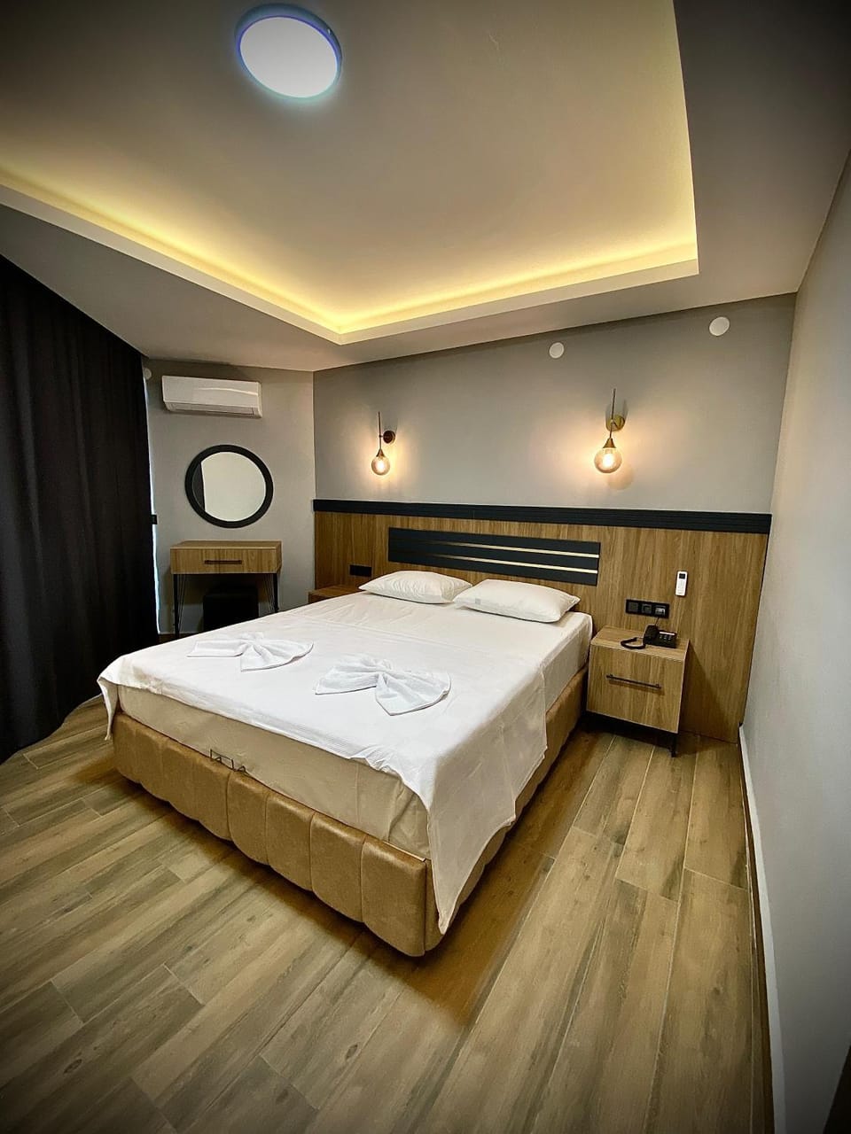 Bed, Photo of the whole room, Bedroom, air conditioner