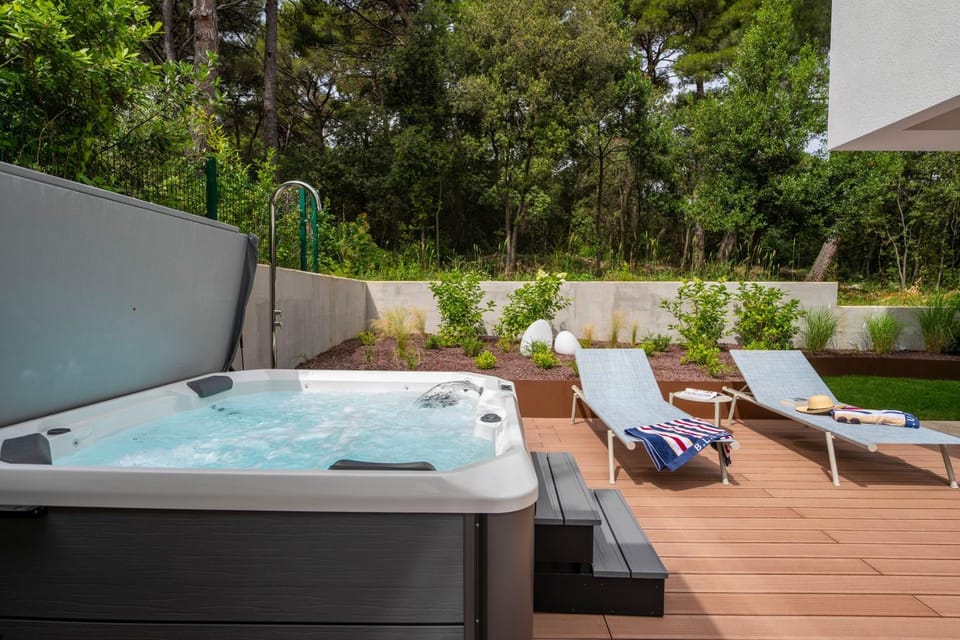 Patio, Garden, Hot Tub, Balcony/Terrace