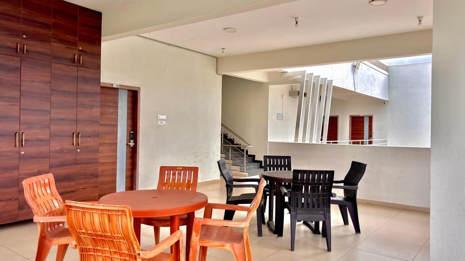 Balcony/Terrace, Living room, Seating area, Dining area