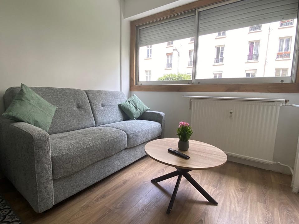 Living room, Seating area, internet