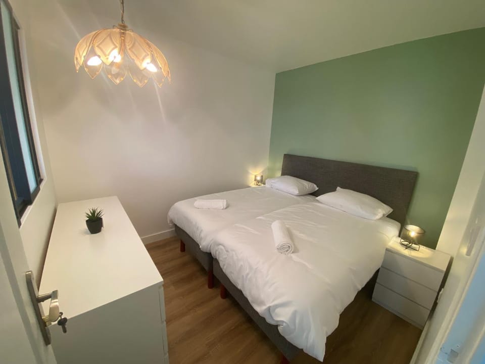 Bed, Photo of the whole room