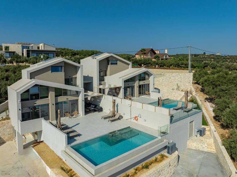 Property building, Day, Natural landscape, Pool view, Swimming pool, sunbed