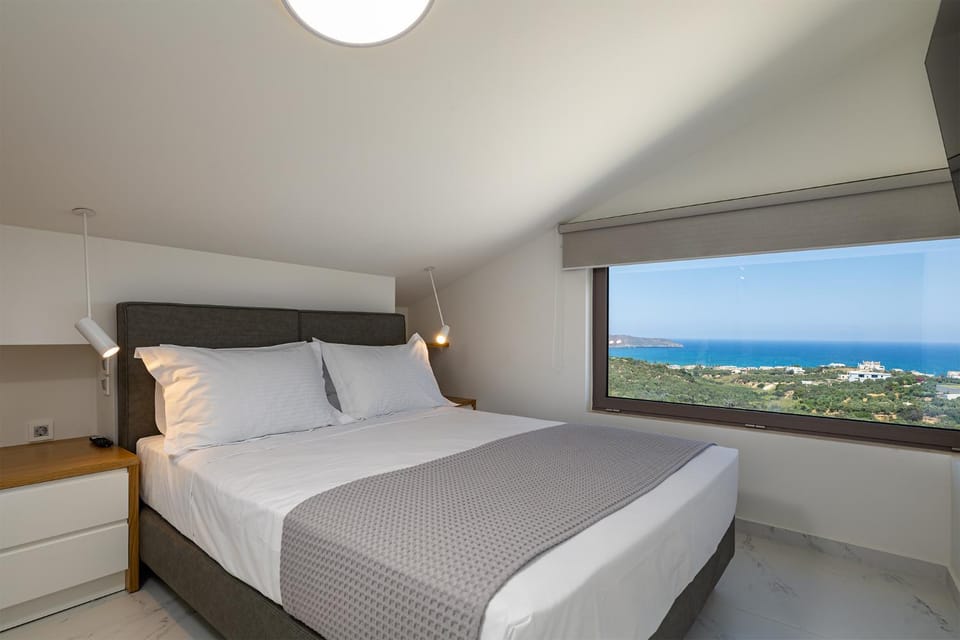 Bed, Natural landscape, Photo of the whole room, Bedroom, Sea view