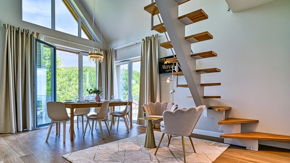 TV and multimedia, Seating area, Dining area