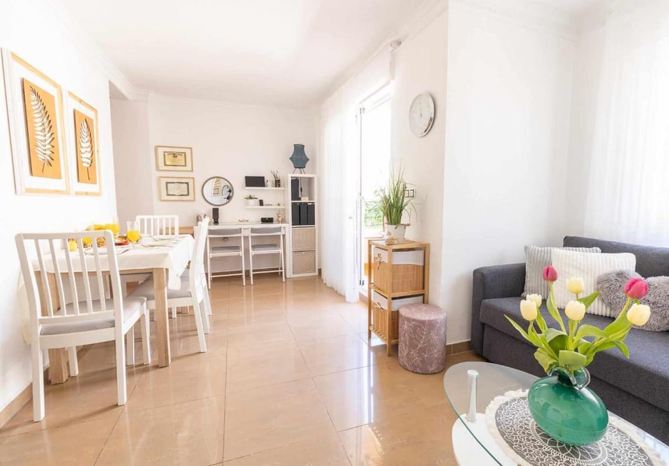 Living room, Seating area, Dining area, pet friendly