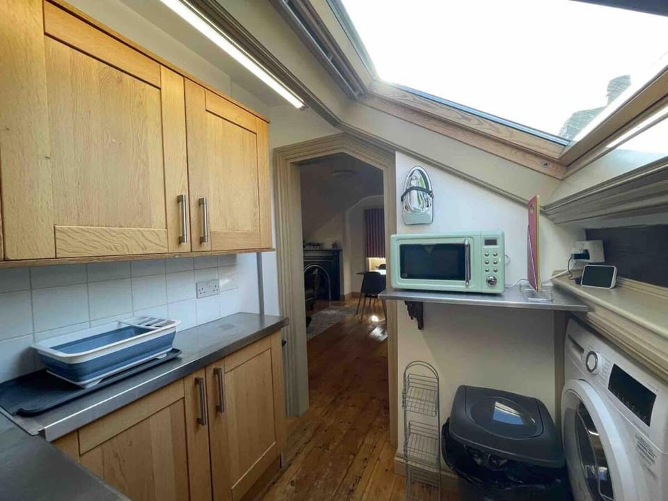 Kitchen or kitchenette, washing machine