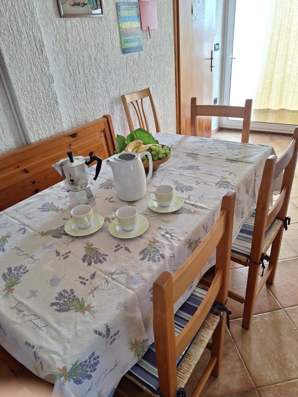 Seating area, Dining area