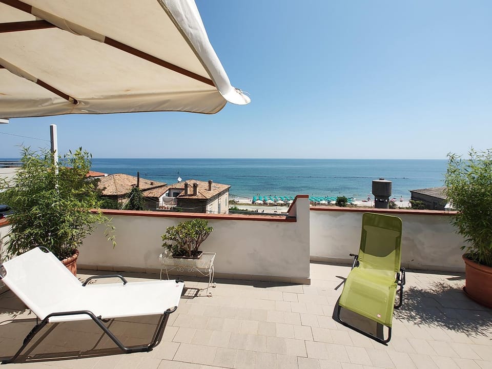 Natural landscape, View (from property/room), Balcony/Terrace, Beach, Sea view, sunbed