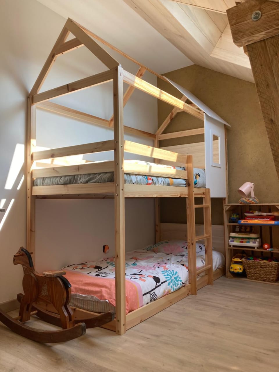 Bedroom, bunk bed